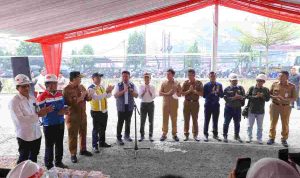 simpang-40kb Gubernur Sumsel, Herman Deru dan Walikolta Palembang, Ratu Dewa meresmikan proyek perluasan dan pendalaman kolam retensi simpang Polda, Palembang, Senin (5/10/2026). Foto: Komin fo Palembang.