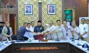 subsidi-40kb Gubernur Sumsel, Herman deru saat ikut zoom meting dengan Menteri Perumahan dan Kawasan Permukiman (PKP) Maruarar Sirait. Foto: Humas Pemprov Sumsel.