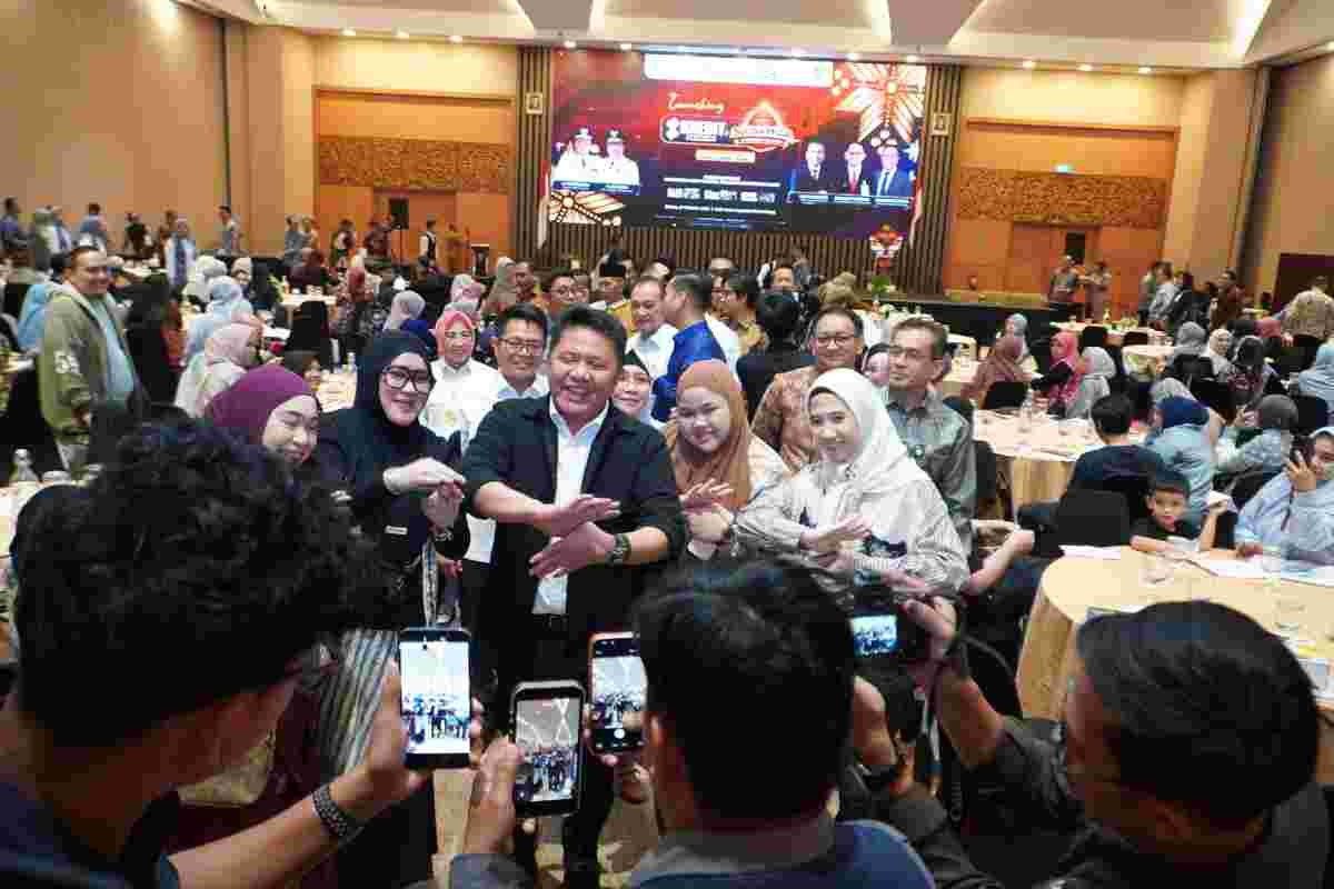 Gubernur Sumsel Herman Deru saat menghadiri kegiatan Akad Massal dan Seminar UMKM Sultan Muda, serta peluncuran Sultan Muda Corner dalam rangka Hari Ulang Tahun (HUT) ke-69 Bank Sumsel Babel di Hotel Aryaduta, Palembang, Selasa (27/10/2026). Foto: Humas Pemprov Sumsel.