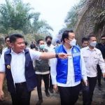 Gubernur Sumatera Selatan (Sumsel) H. Herman Deru bersama Wakil Menteri Lingkungan Hidup (Wamen LH) RI Diaz Faisal Malik Hendropriyono dan Wali Kota Palembang Ratu Dewa meninjau langsung lokasi Kebakaran Hutan dan Lahan (Karhutla) di kawasan Talang Jambe, Palembang, Rabu (07/10/2026). Foto: Humas Pemprov Sumsel.