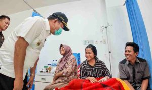 toha-40kb (4) Bupati Muba, Hm Toha mengunjungi RSUD Sekayu, untuk memastikan Faske siap terima fasien dampak karhutla, Kamis (8/10/2026). Foto: Humas Pemprov Sumsel.