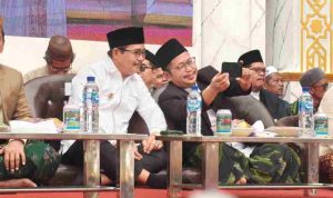 Wakil Bupati Musi Banyuasin (Muba) Kyai Abdur Rohman Husen menghadiri Haflah Khotmil Qur’an ke-XII sekaligus peringatan Hari Santri Nasional Zona 4 Kabupaten Muba di Pondok Pesantren Annur, Desa Gajah Mati, Kecamatan Babat Supat, Kamis (22/10/2026). Foto: Kominfo Muba.