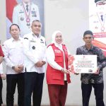 Sekretaris Daerah (Sekda) Kota Palembang, Aprizal Hasyim dan Ketua PMI Palembang Dewi Sastrani menghadiri acara Ramah Tamah dan Pelepasan Pendonor Darah Sukarela 100 kali di Palembang, Rabu (7/10/2026). Foto: Kominfo Palembang.